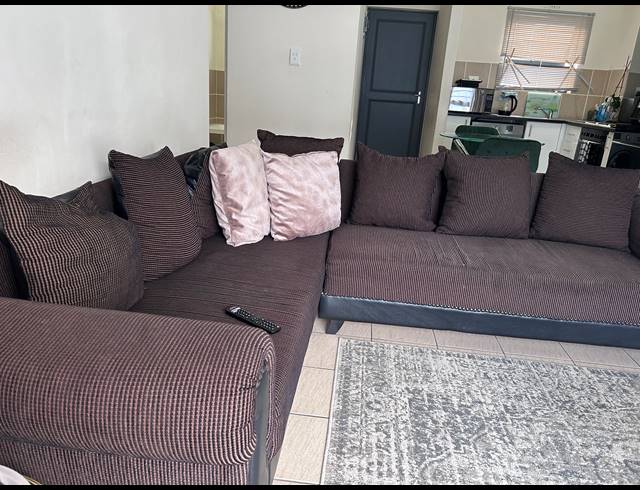 2 BEDROOM APARTMENT TO LET IN PARKLANDS EAST